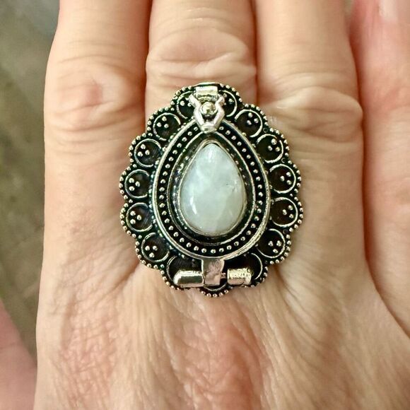 Natural Moonstone Cabochon Poison Pillbox Locket Ring Boho Sterling Silver New - Picture 7 of 7